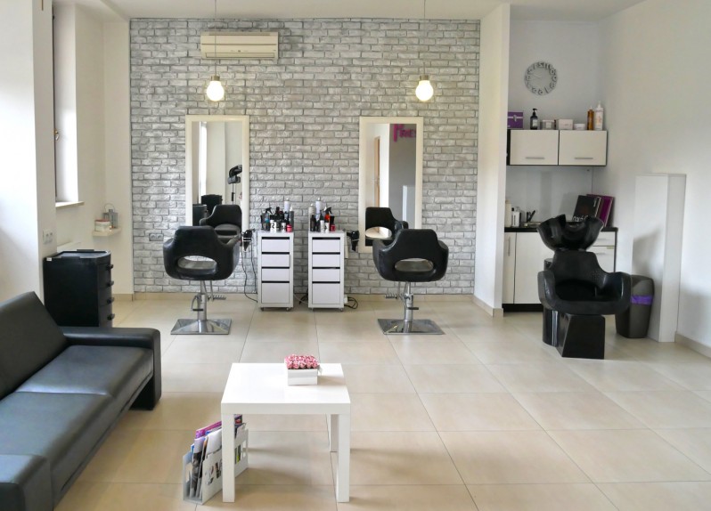 Devenir coiffeur, quels outils et mobiliers acheter ?